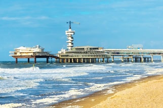 Einen schönen Strandtag in den Niederlanden in Scheveningen verbringen. Günstig mit Continenbus eine Busreise buchen.